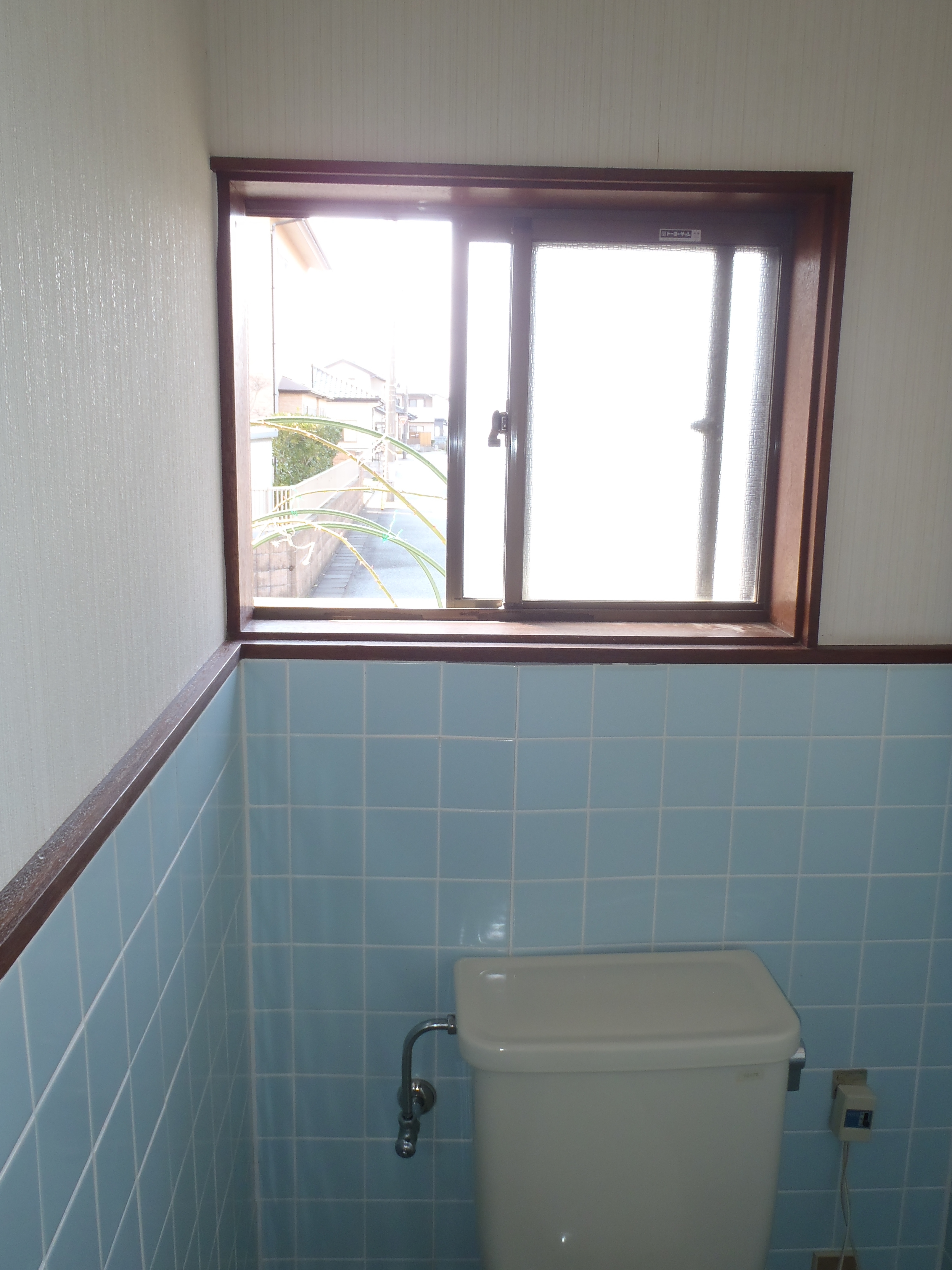 工事前－トイレ右サッシ.JPG